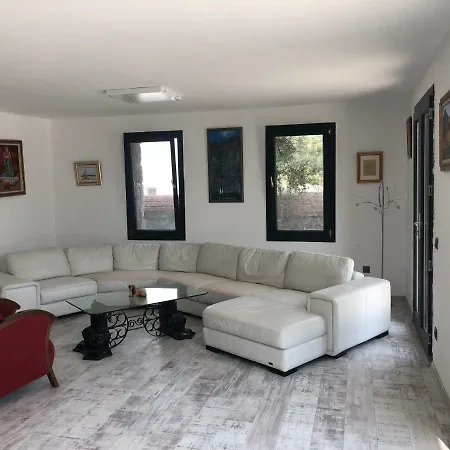 Villa Goelkoey Willa *